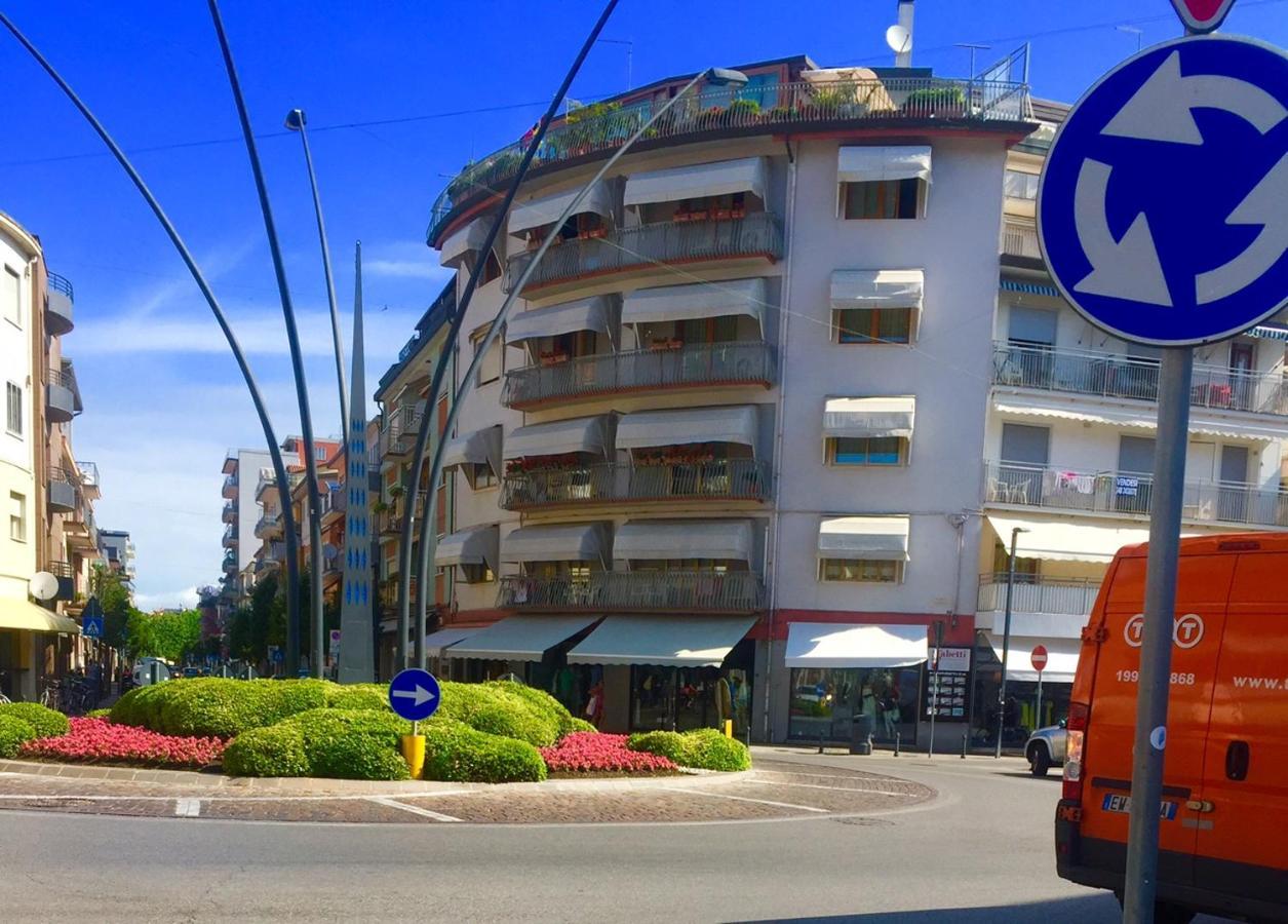 Piazza Italia Charming Sea Apartments Чоджия Екстериор снимка